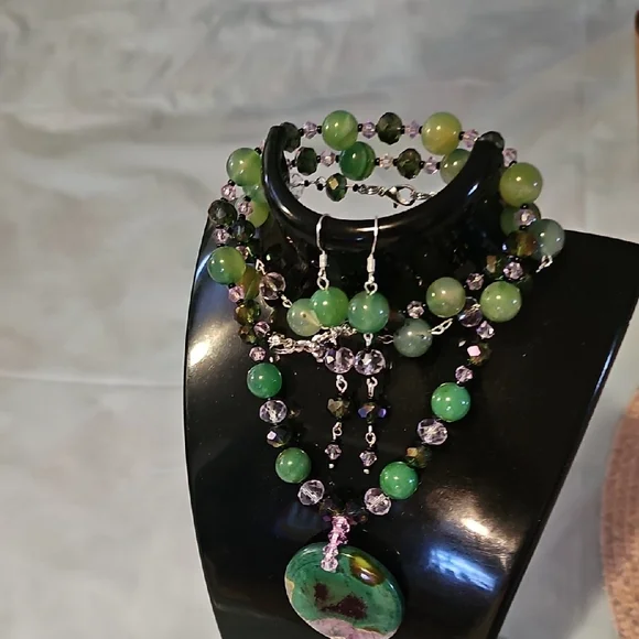 NWOT,Elegant Green Agate, AB Crystal  Purple Beaded Necklace Set - Picture 14 of 14